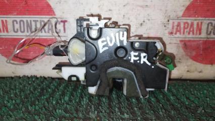 Замок дверной передний правый Nissan Bluebird 1996