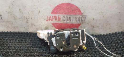 Замок дверной передний правый Nissan Primera 1996