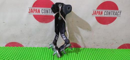 Запчасть петля крышки багажника Honda Stepwgn 2010