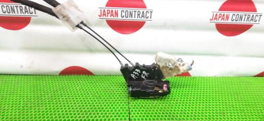 Замок дверной передний правый Nissan Skyline 2004