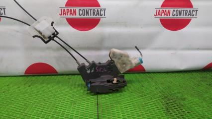 Замок дверной передний правый Nissan Skyline 2004