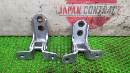 Петля двери передняя правая Toyota RAV4 2003