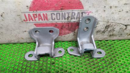 Петля двери передняя правая Toyota Camry 2008