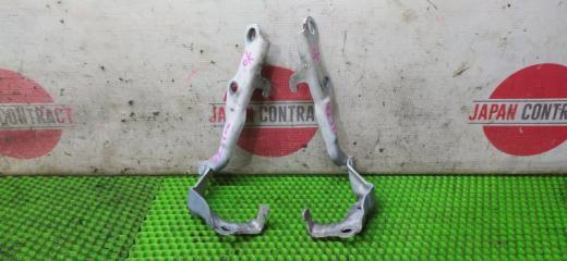 Петля капота Toyota Land Cruiser 1999