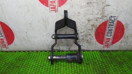 Cтремянка рессоры Nissan NV200 2012