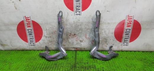 Петля капота Toyota Land Cruiser 2001