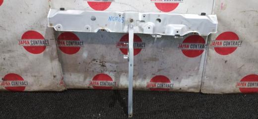 Рамка радиатора Toyota IST 2004