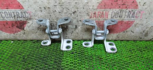 Запчасть петля крышки багажника Toyota Raum 2003