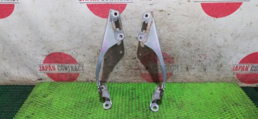 Фото запчасти петля капота Honda Stream 2009 Б/У запчасть Запчасть петля капота Honda Stream 2009