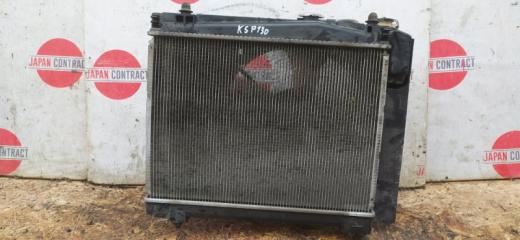 Фото запчасти радиатор двигателя Toyota Vitz 2013 Б/У запчасть Запчасть радиатор двигателя Toyota Vitz 2013