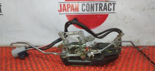 Замок дверной передний правый Toyota Sprinter 1992