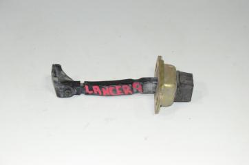 Фото запчасти ограничитель двери передний правый MITSUBISHI LANCER 2004 контрактная запчасть Запчасть ограничитель двери передний правый MITSUBISHI LANCER 2004