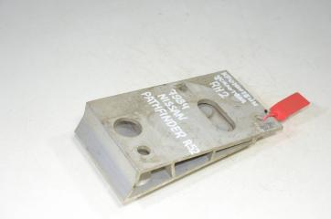 Кронштейн усилителя бампера правый INFINITI QX60 2012+ контрактная Кронштейн усилителя бампера правый INFINITI QX60 2012+