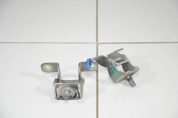 Запчасть комплект петель багажника задний NISSAN JUKE 2013