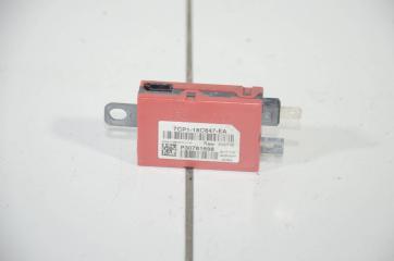 Запчасть усилитель антенны левый VOLVO V40 2014