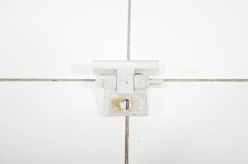 Запчасть петля двери передняя левая VOLVO XC70 2005