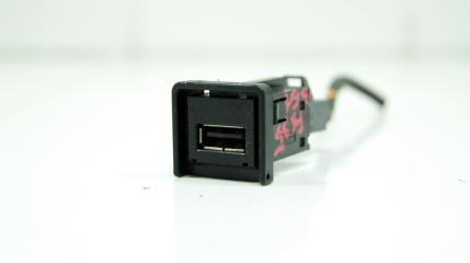 Фото запчасти разъем usb Infiniti FX35 2008+ Б/У запчасть Запчасть разъем usb Infiniti FX35 2008+