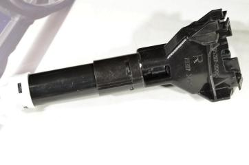 Запчасть форсунка омывателя фар передняя левая TOYOTA CAMRY