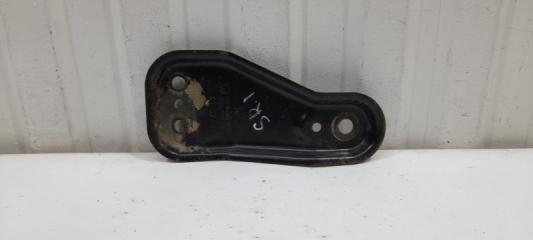 Фото запчасти кронштейн переднего рычага левый Skoda Rapid 2017 Б/У запчасть Запчасть кронштейн переднего рычага левый Skoda Rapid 2017