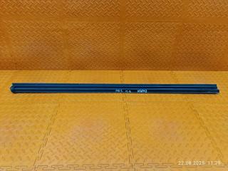 Запчасть уплотнитель стекла бархотка передний левый Mitsubishi Outlander 2014