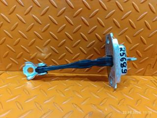 Запчасть ограничитель двери передний Mitsubishi Outlander 2014