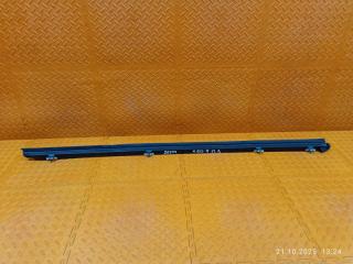 Запчасть уплотнитель стекла бархотка передний левый Toyota Camry 2015