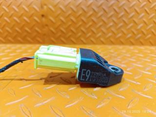 Запчасть датчик удара (air bag) Toyota Camry 2015