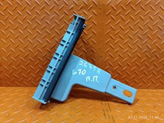 Запчасть направляющая стекла двери передняя правая Genesis G70 2017-2021