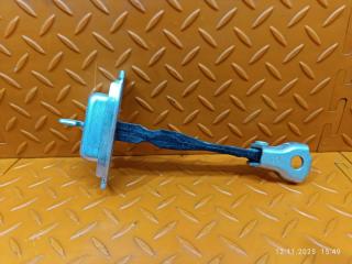 Запчасть ограничитель двери передний Mitsubishi Outlander 2014