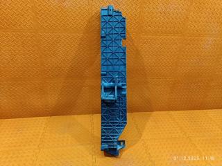 Запчасть кронштейн радиатора правый Land Rover Discovery 4 2014