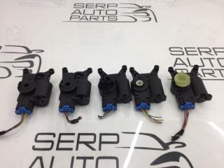 Фото запчасти сервопривод заслонки печки Skoda Octavia 2014 Б/У запчасть Запчасть сервопривод заслонки печки Skoda Octavia 2014