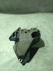 Кронштейн двигателя правый Volkswagen Passat