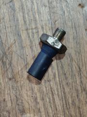 Фото запчасти датчик давления масла Skoda Octavia контрактная запчасть Запчасть датчик давления масла Skoda Octavia