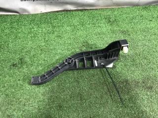 Клипса бампера задняя левая Honda Legend 2005