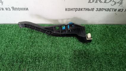 Клипса бампера задняя правая Honda Legend 2006