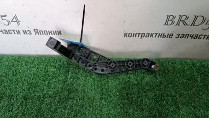 Клипса бампера задняя левая Honda Legend 2006