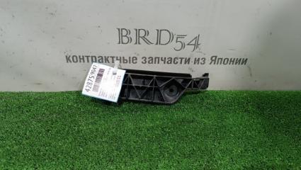 Клипса бампера задняя правая Toyota Corolla Spacio 2001