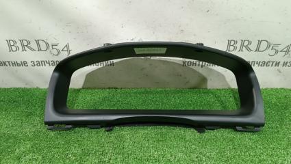 Запчасть рамка щитка приборов Toyota Mark II 2000