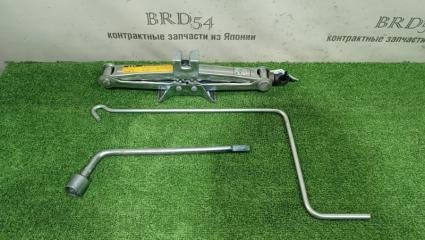 Фото запчасти домкрат Toyota Corolla Spacio 2000 контрактная запчасть Запчасть домкрат Toyota Corolla Spacio 2000