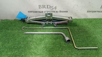 Фото запчасти домкрат Toyota Corolla Spacio 1997 контрактная запчасть Запчасть домкрат Toyota Corolla Spacio 1997