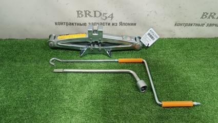 Фото запчасти домкрат Toyota Altezza 2001 контрактная запчасть Запчасть домкрат Toyota Altezza 2001