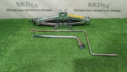 Фото запчасти домкрат Toyota Corolla Spacio 2000 контрактная запчасть Запчасть домкрат Toyota Corolla Spacio 2000