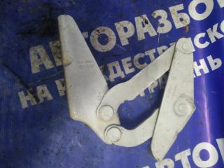 Запчасть петли капота. Iveco Daily 2011