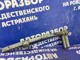 Запчасть направляющая стекла двери Mitsubishi Grandis 2003