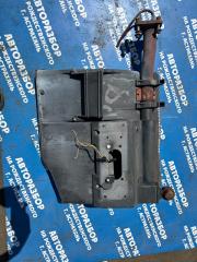 Запчасть крепление брызговика. Iveco EuroTrakker 2005