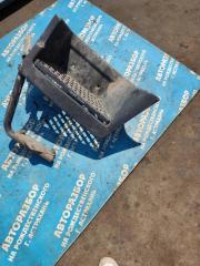 Запчасть подножка. Iveco EuroTrakker 2005