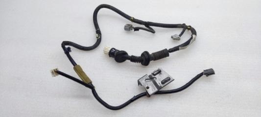 Фото запчасти проводка двери задняя правая Honda CR-V 2010 Б/У запчасть Запчасть проводка двери задняя правая Honda CR-V 2010