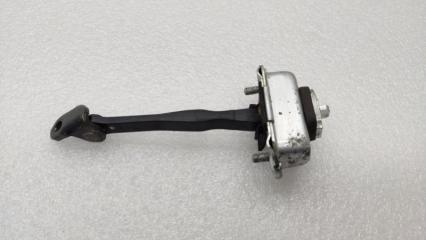 Фото запчасти ограничитель двери задний левый SsangYong Kyron 2010 Б/У запчасть Запчасть ограничитель двери задний левый SsangYong Kyron 2010