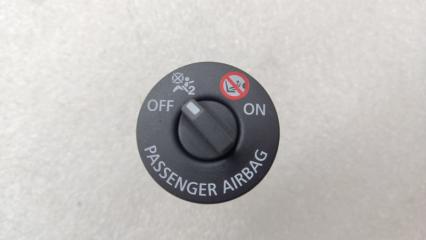 Фото запчасти выключатель подушки безопасности Renault Arkana 2020 Б/У запчасть Запчасть выключатель подушки безопасности Renault Arkana 2020