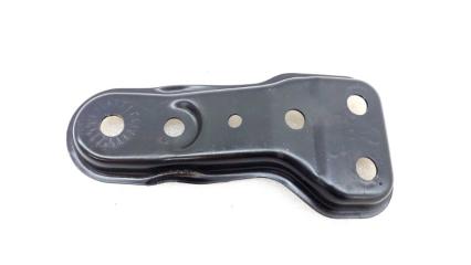 Запчасть кронштейн подрамника левый Skoda Octavia 2016